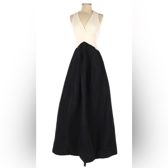 Dresses & Skirts - Tuxedo dress -Bcbgmaxazria - size 4 - easy to wear -pockets!
